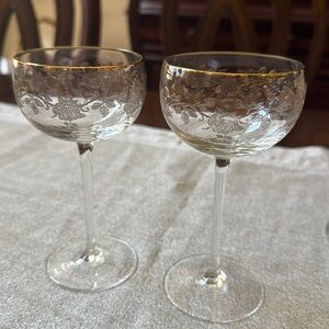VTG set of 2 gold etched rose flower Crystal Cocktail Glasses Stemware Goblets